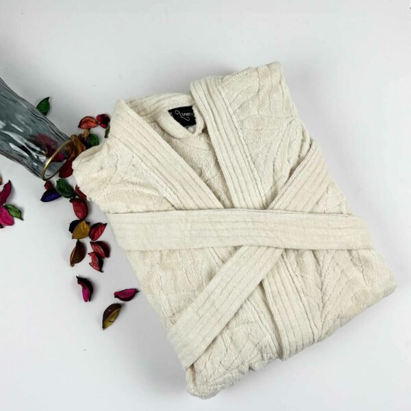 Jacquard flowery bathrobe