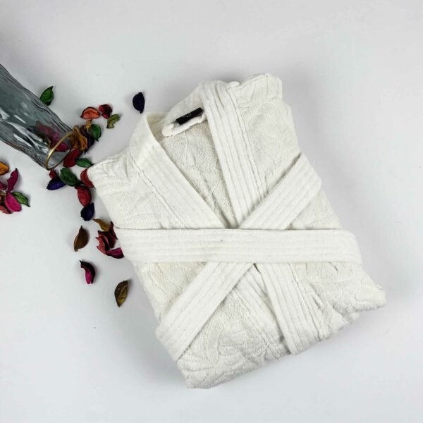 Jacquard flowery bathrobe
