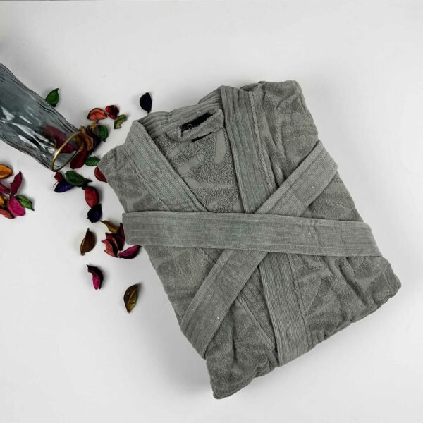 Jacquard flowery bathrobe