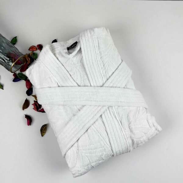 Jacquard flowery bathrobe