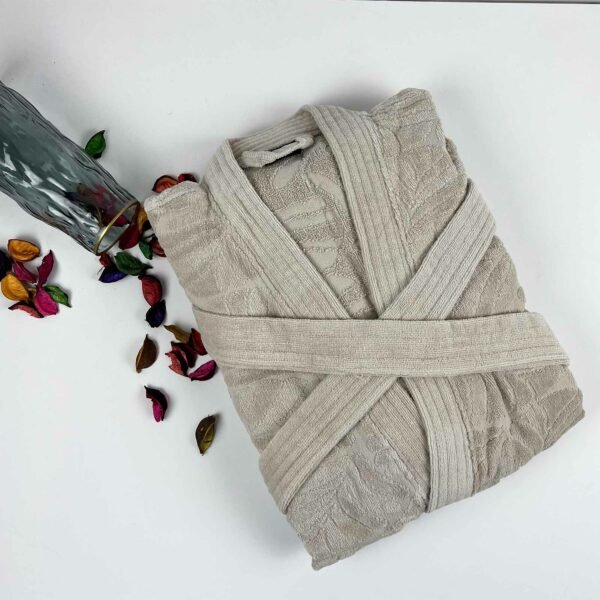 Jacquard flowery bathrobe